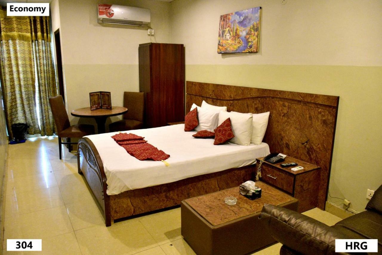 Hotel Royal Gardens Лахор Екстериор снимка